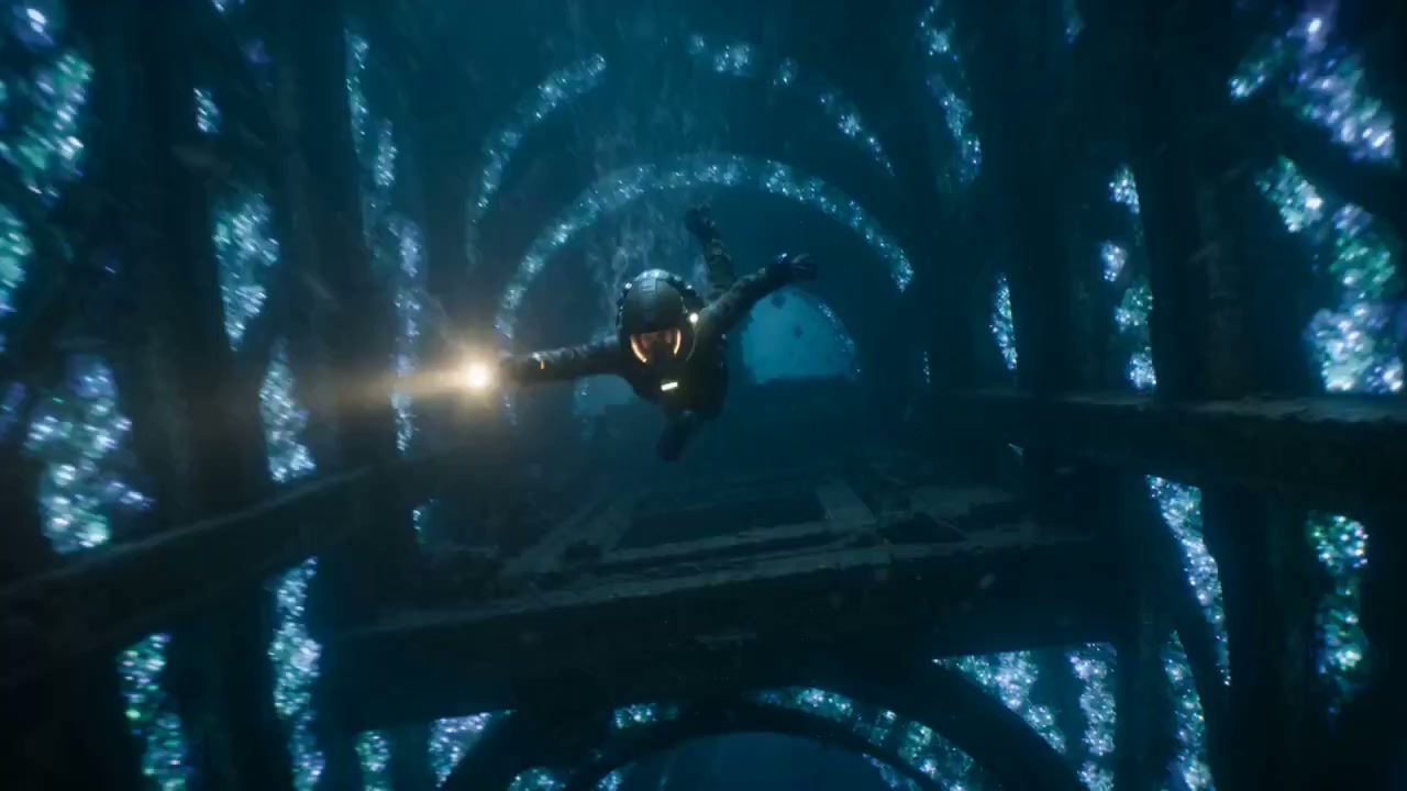 深渊海怪与潜水员的殊死搏斗