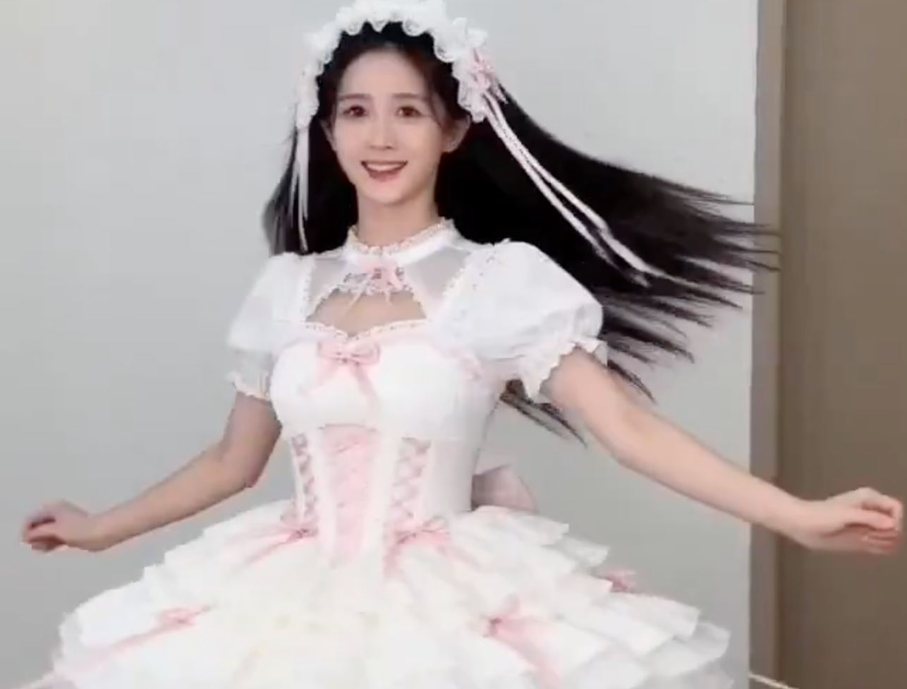 10秒少女连环换装舞