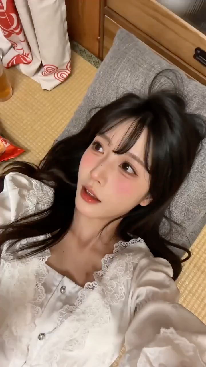 榻榻米派对后的Coser自拍低语