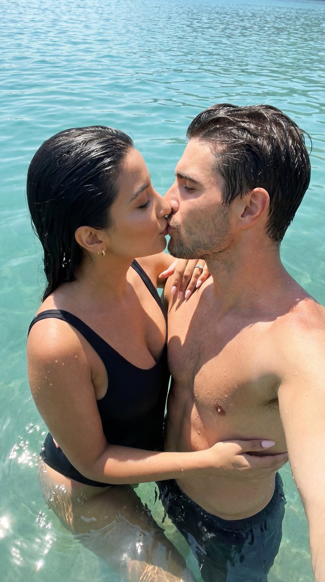 绿松石浅海中的温柔一吻