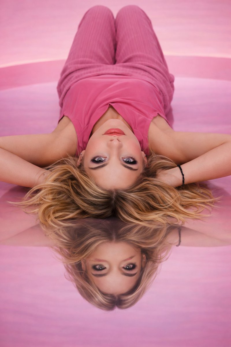 极简粉调少女的高定时尚人像