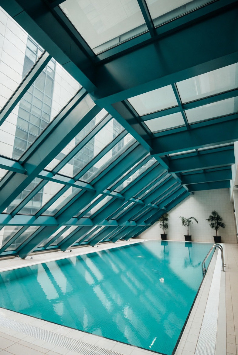 穿梭于异界画卷的神秘旅人