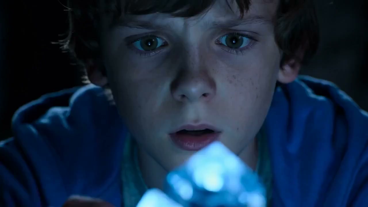 神秘洞穴少年触碰水晶史诗变身