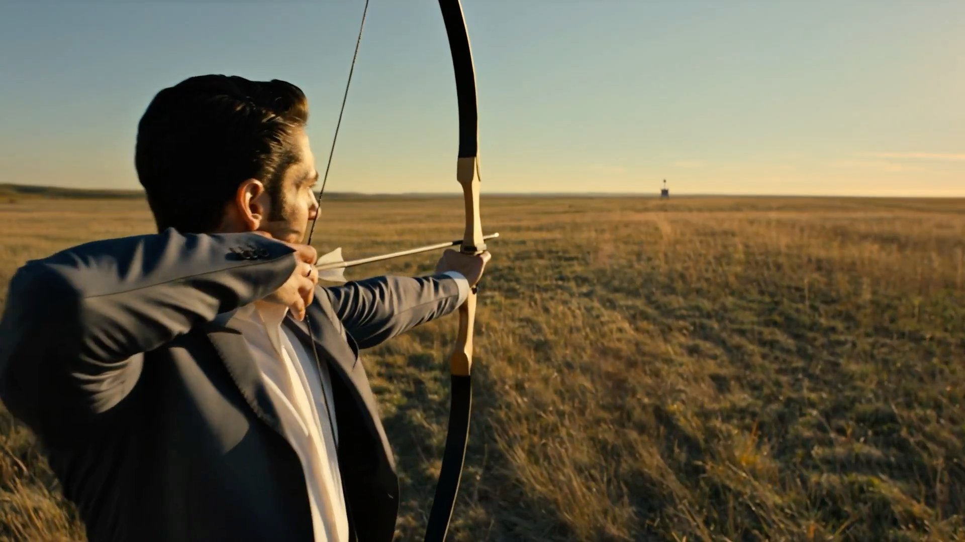 电影感射箭瞬间命中靶心