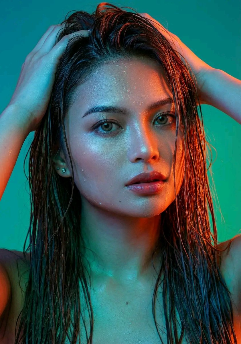 极致橙蓝撞色光影下的湿润发丝冷艳人像