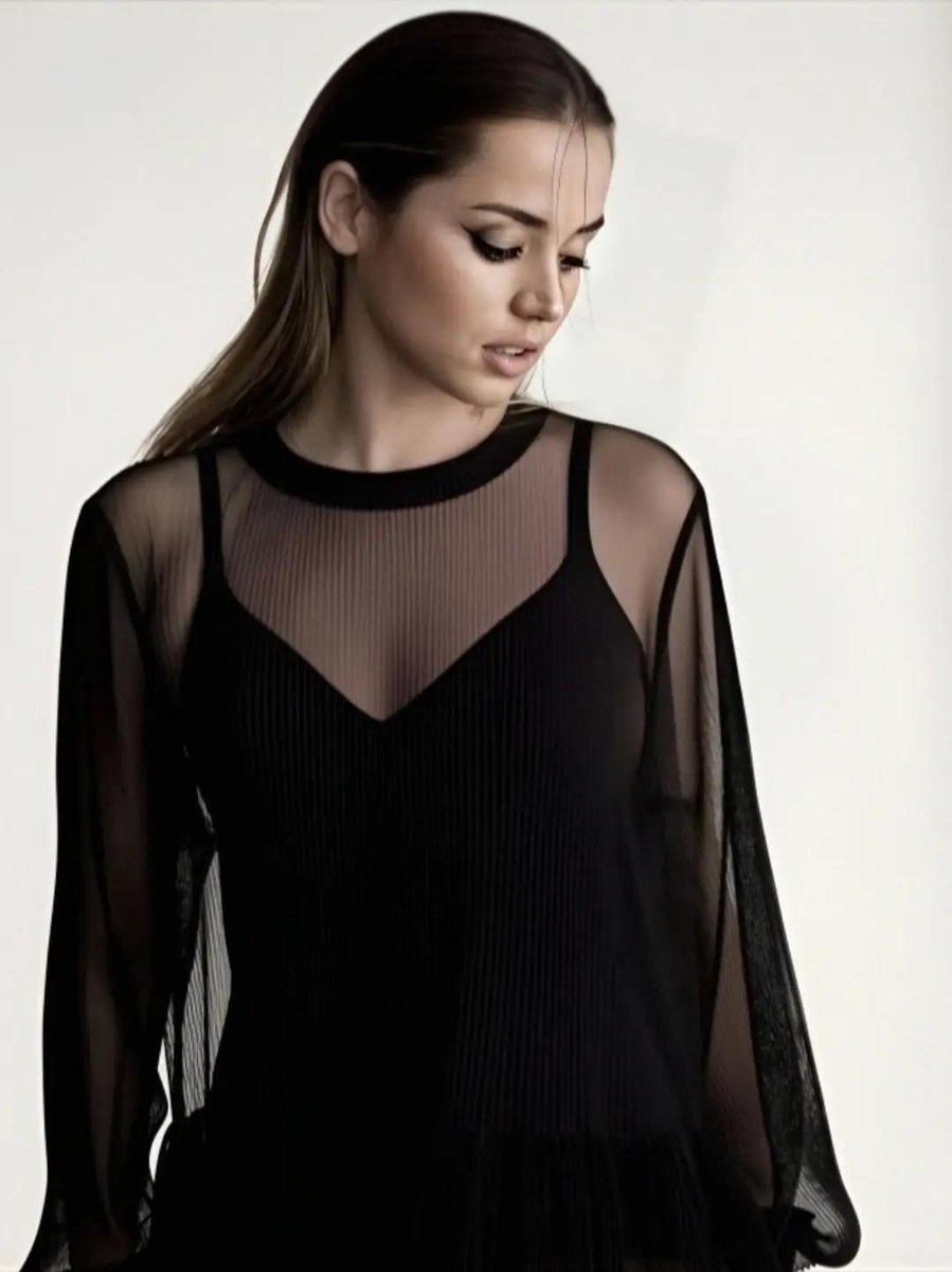 黑纱透视下的湿发冷艳佳人
