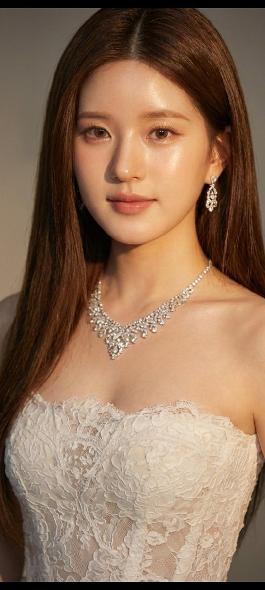 赵露思白纱红毯绽放空灵主角光环