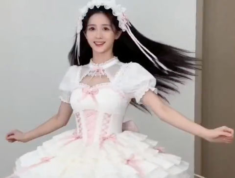 10秒少女连环换装舞